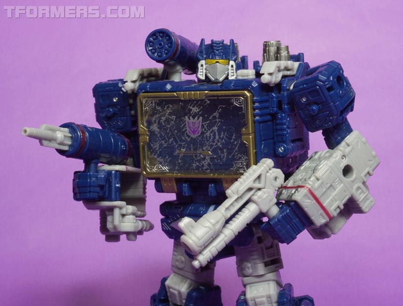 War For Cybertron Siege Soundwave Voyager Figure  (13 of 55)
